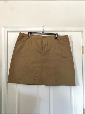 Women’s  tan Jeans skirt with two side pockets size 28